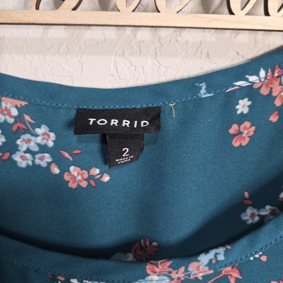 Torrid Teal Floral Tank- Size 2 - Picture 5 of 6